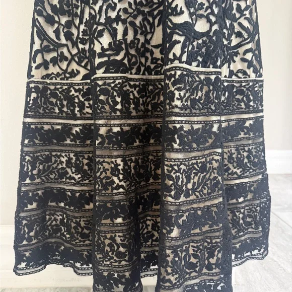 Jovani Black and Cream Lace Maxi Dress - Evening Gown - Size 10 - Picture 8 of 16